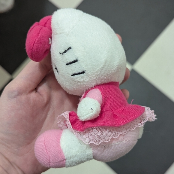 Hello Kitty Plush Doll - Picture 4 of 8